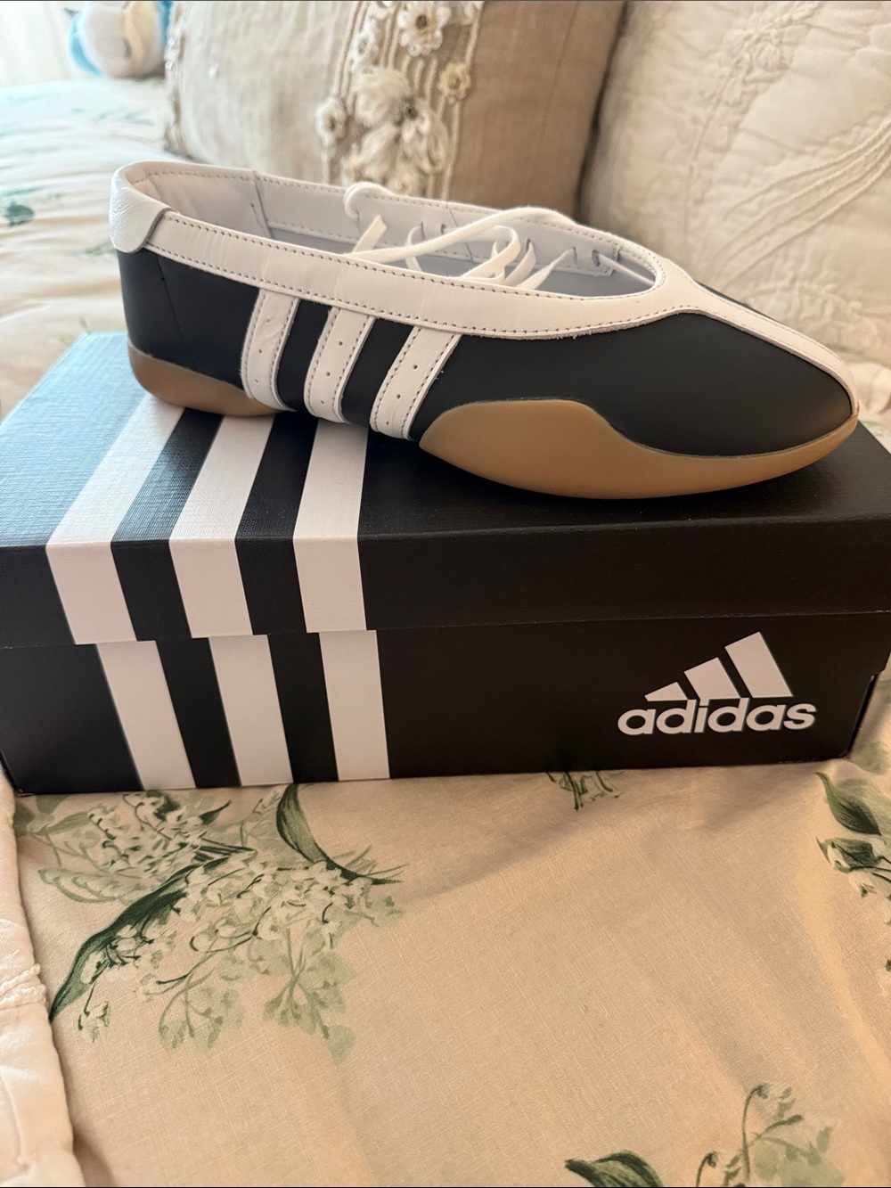 Adidas Taekwondo Mei Ballet black and white sneaker